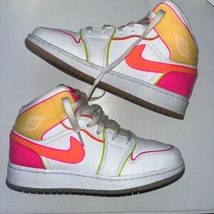 Air Jordan 1 Mid SE GS ‘Edge Glow’